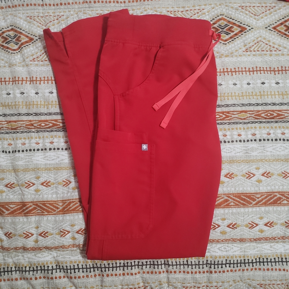 Figs Small Kade Cargo winning red